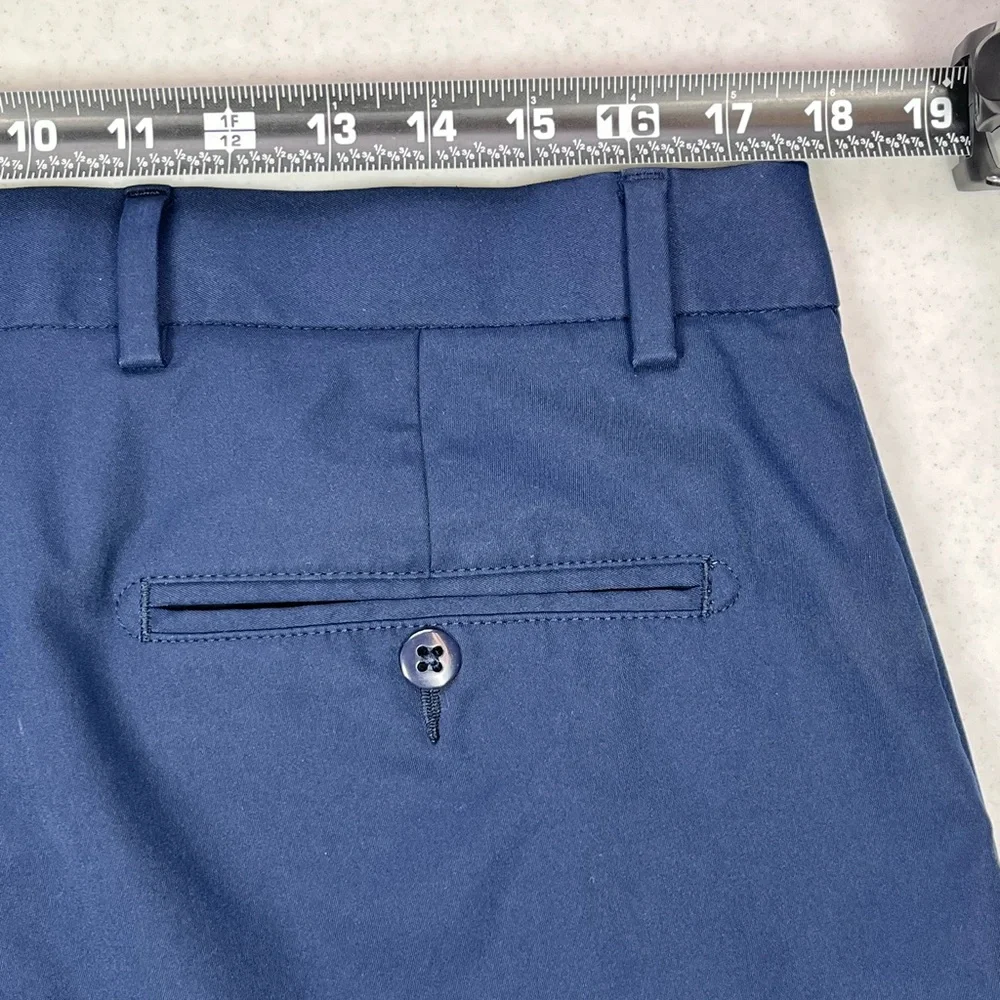 Cremieux Men’s Navy Blue 9” Performance Atwood Shorts. Size 36